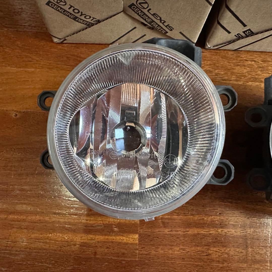 トヨタ純正 フォグランプレンズとfclバイカラーledバルブセット