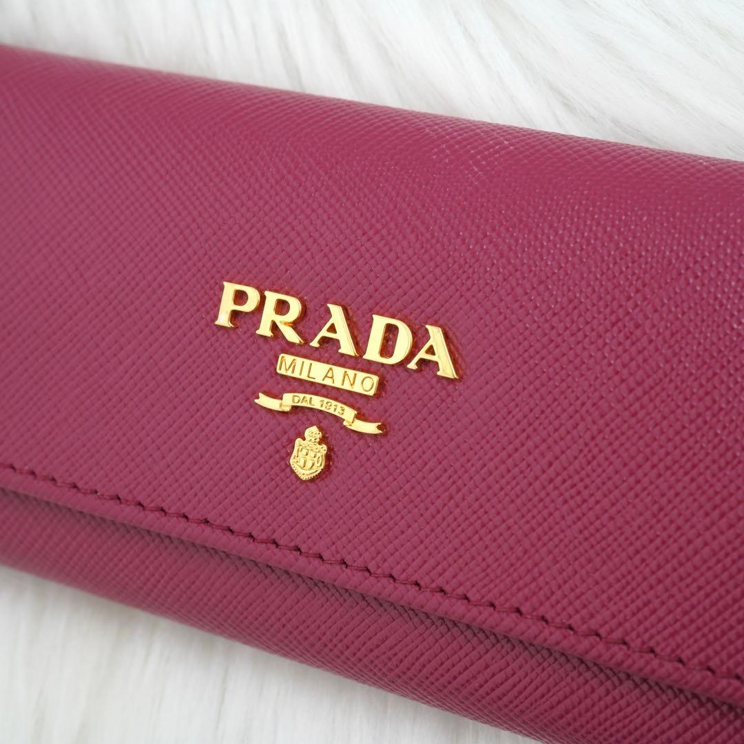 新品同様　PRADA プラダ　キーケース　サフィアーノレザー　メタルロゴ　ピンク