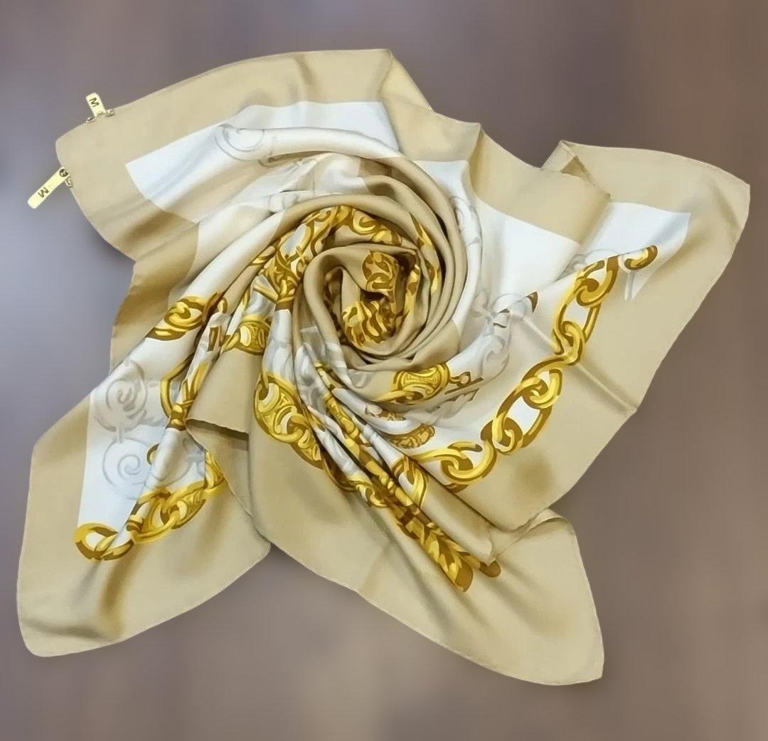 美品　セリーヌ　SILK100%スカーフ イタリア製　匿名配送　あんしん鑑定