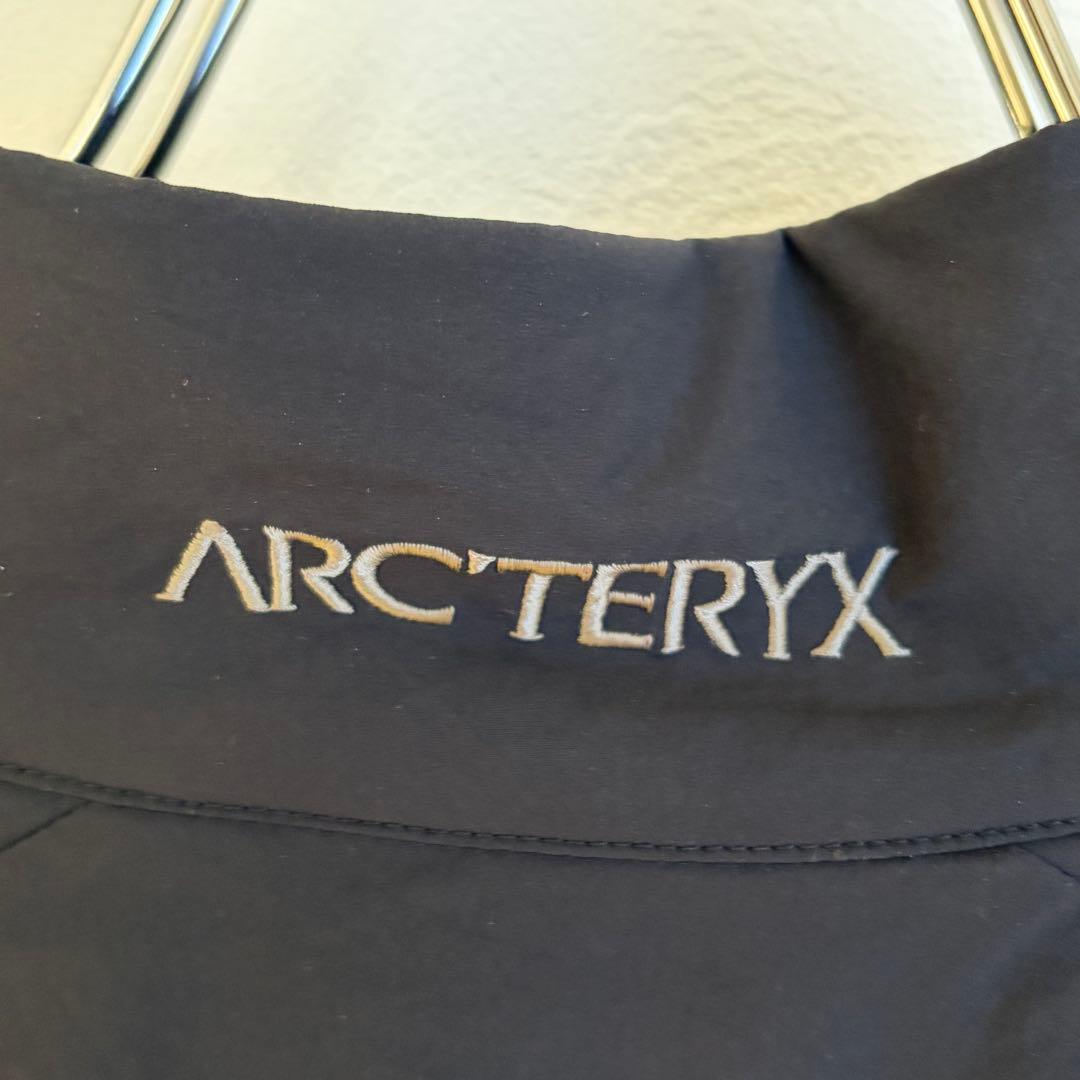 【未使用級✨】ARC’TERYX Atom Vest 現行完売 黒　M 刺繍ロゴ