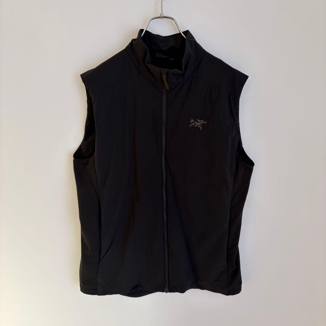 【未使用級✨】ARC’TERYX Atom Vest 現行完売 黒　M 刺繍ロゴ