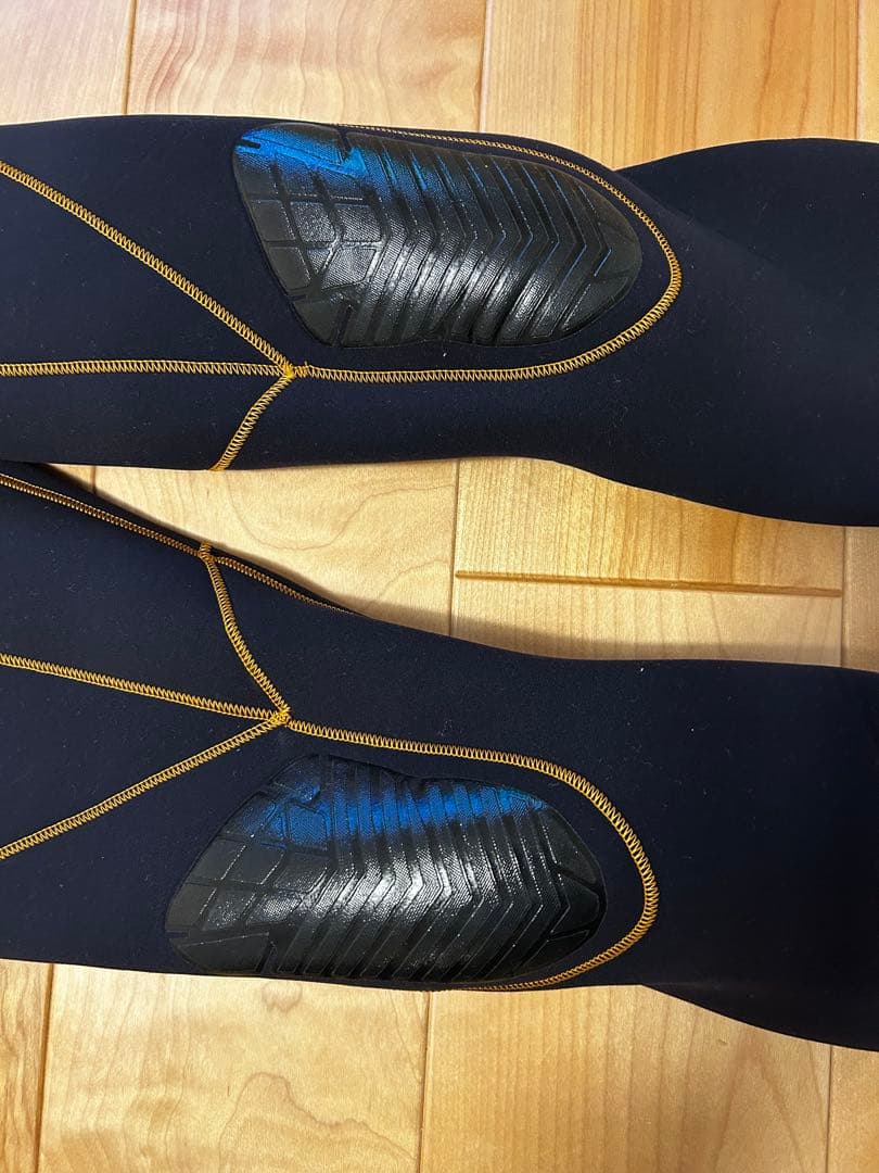 BILLABONG　Athlete ウェットスーツ 黒金デザイン