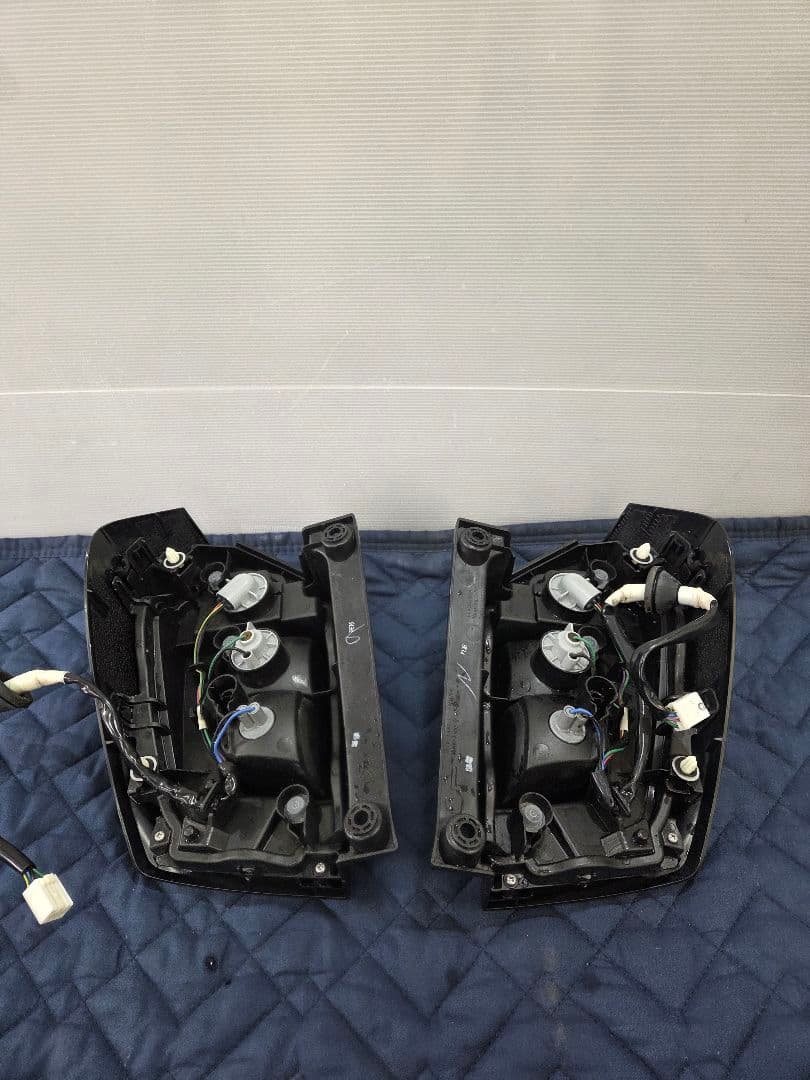 LA350S 360S ミライース　純正テール　美品中古テール　左右セット