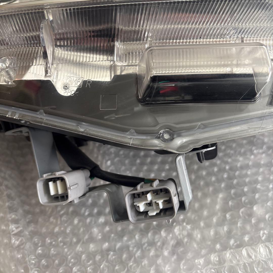 80 前期 ヴォクシー 右 LED ヘッドライト