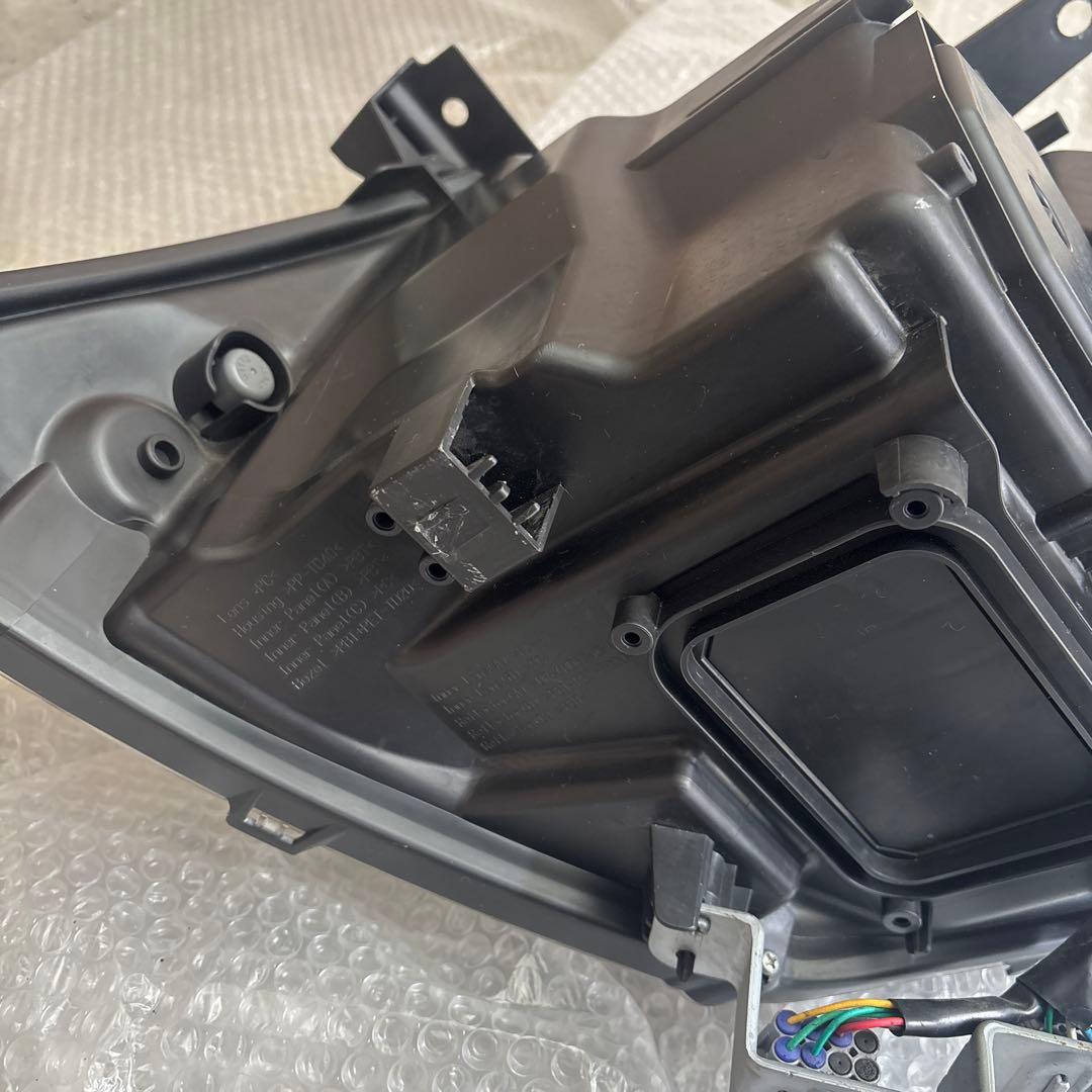 80 前期 ヴォクシー 右 LED ヘッドライト