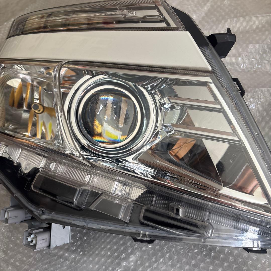80 前期 ヴォクシー 右 LED ヘッドライト