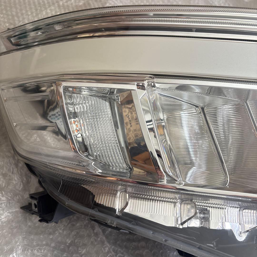 80 前期 ヴォクシー 右 LED ヘッドライト