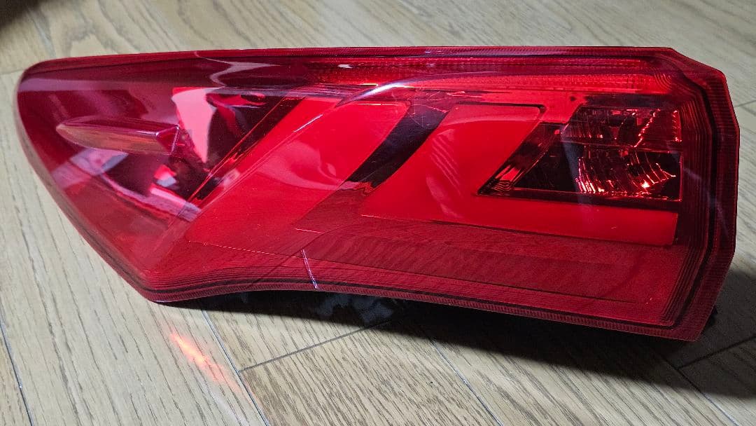 Valenti JEWEL LED テールランプ REVO ハリアー60