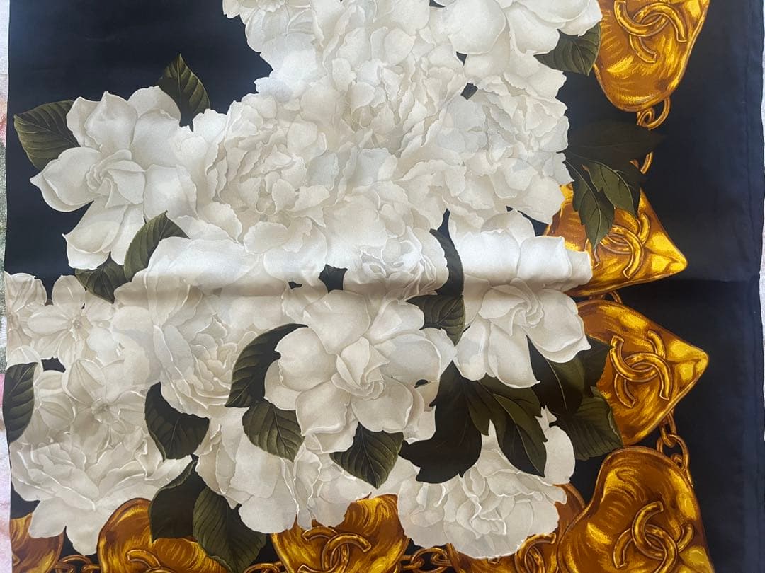 【美品 自宅保存】CHANEL 大判スカーフ カメリア柄 ブラック地