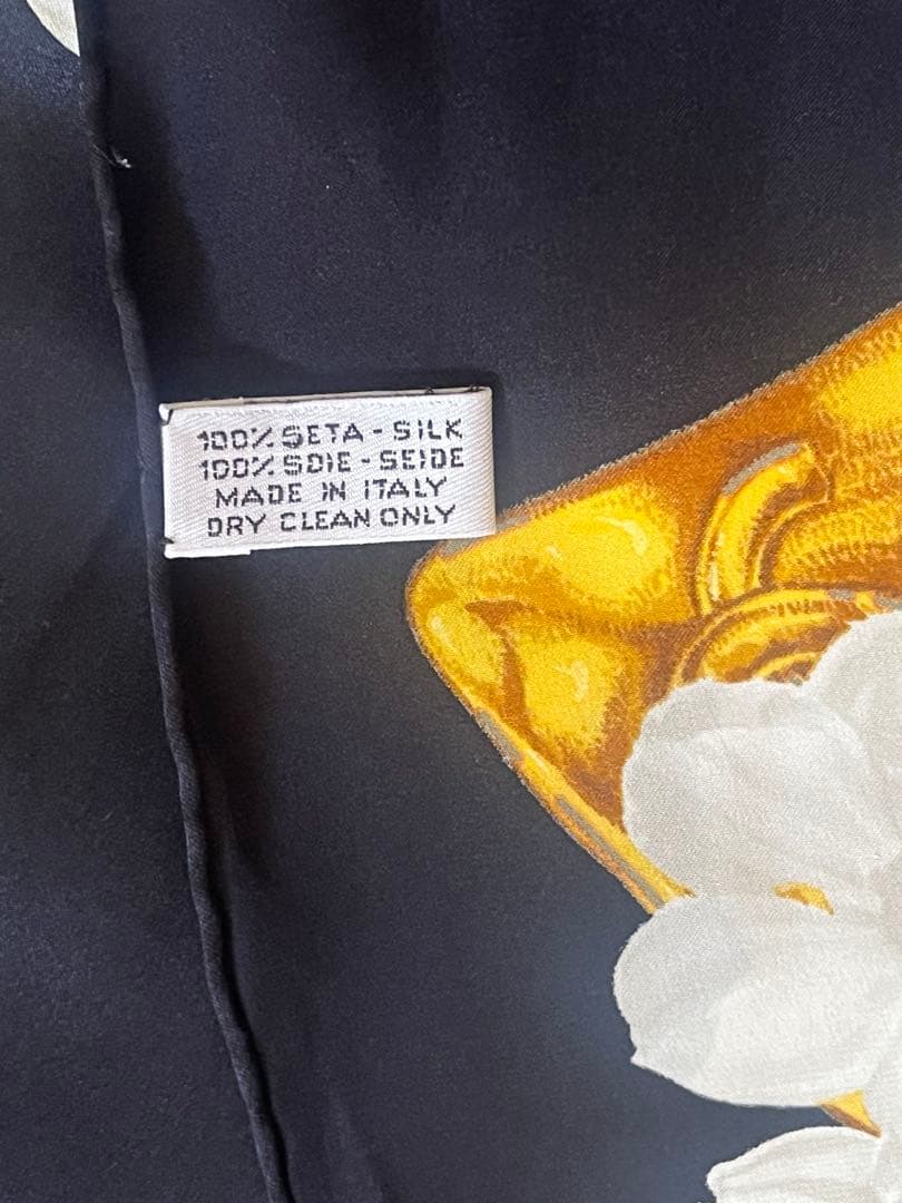 【美品 自宅保存】CHANEL 大判スカーフ カメリア柄 ブラック地