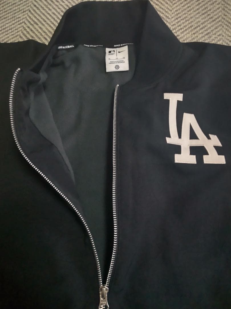 Nike Los Angeles Dodgers ボンバージャケット　ブラック