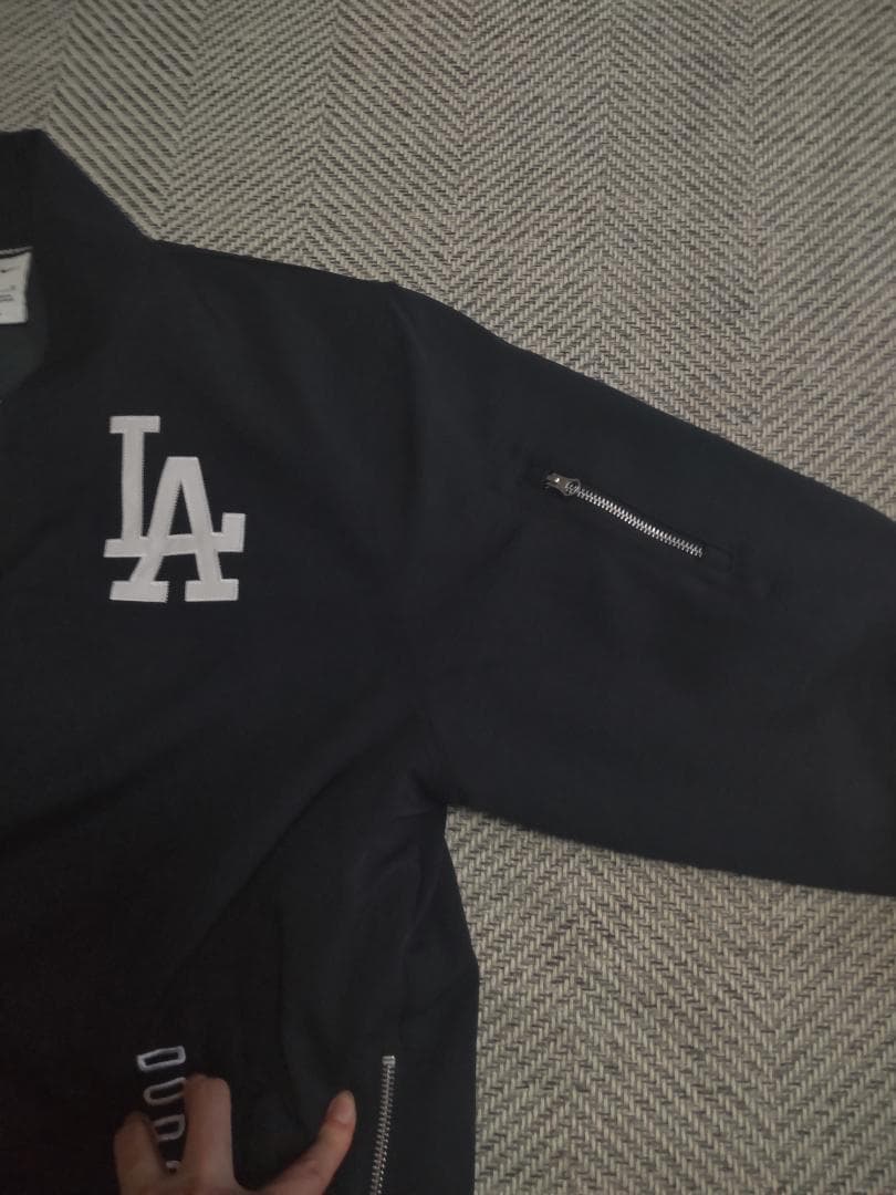 Nike Los Angeles Dodgers ボンバージャケット　ブラック