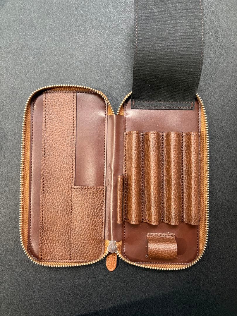 Luddite Adria Leather ラウンドジップペンケース