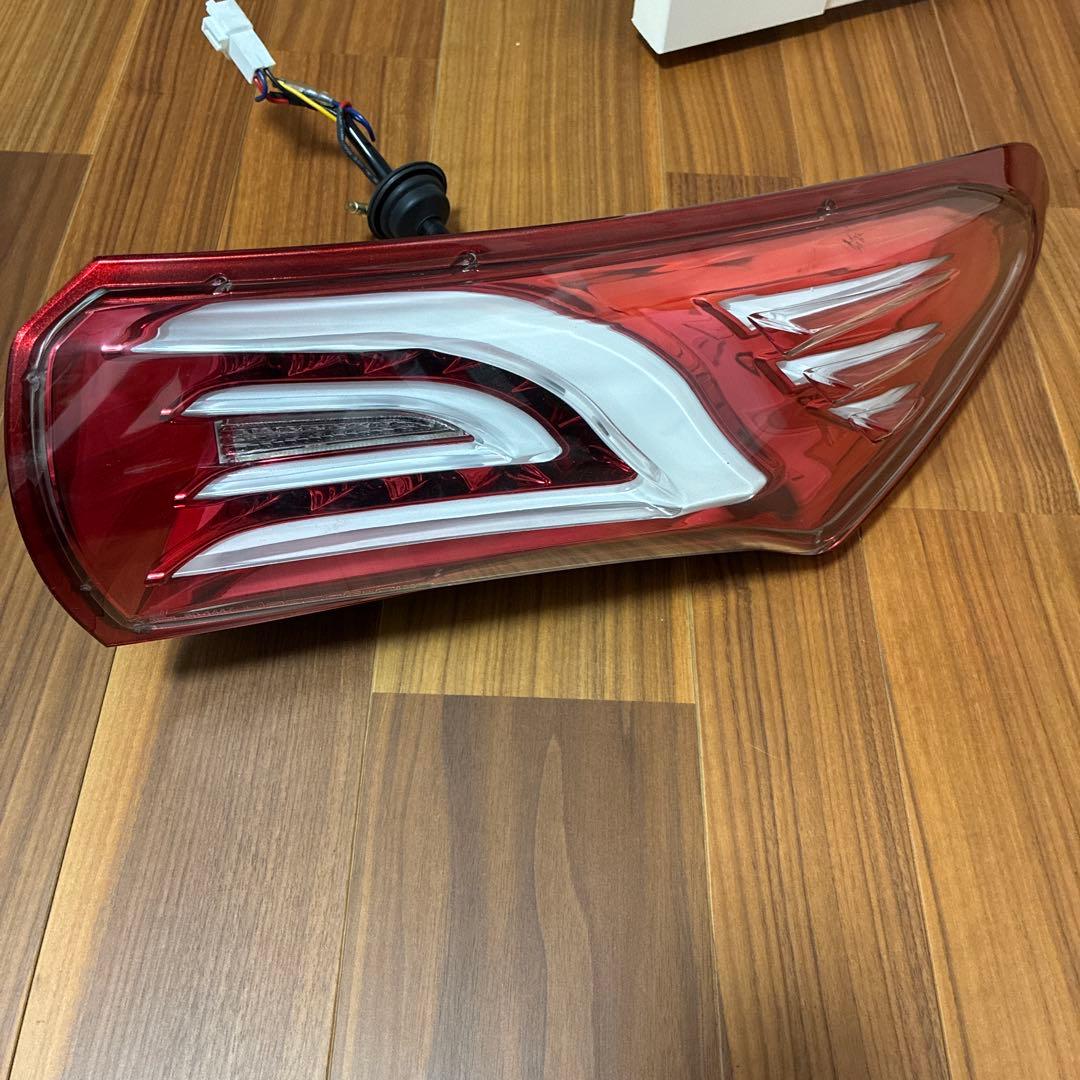 ジャンク品　60ハリアー前期　Dazz Fellowsテールランプ