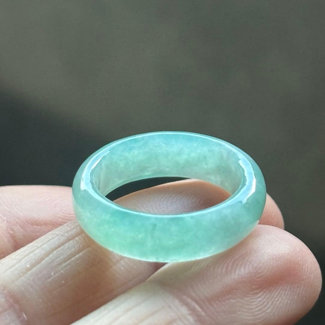 ミャンマー産 天然本翡翠 A貨 氷種　緑　くり抜きリング　約13号