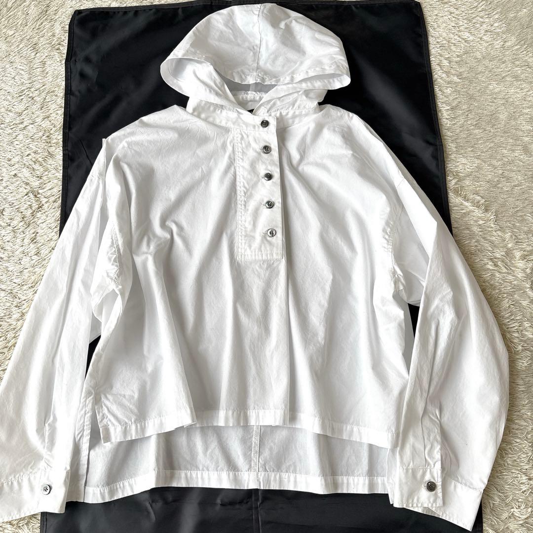美品☆24年モデル完売品☆ミズイロインド　フード付ショートプルオーバー　白
