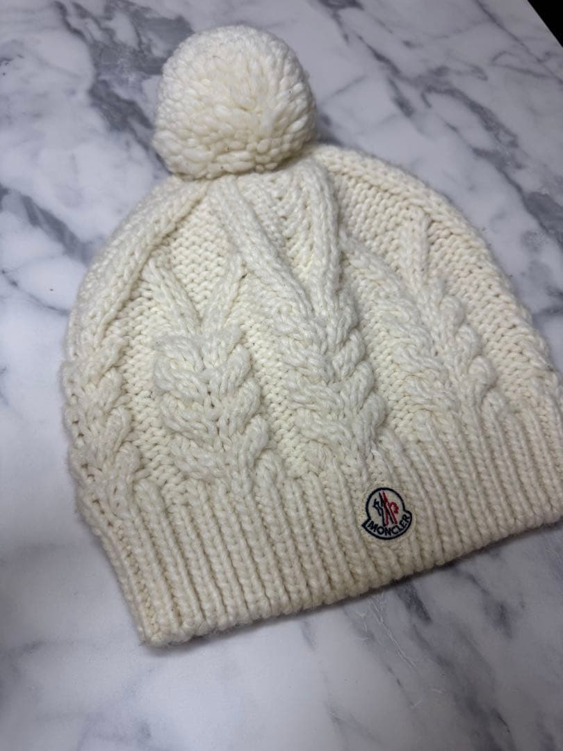 MONCLER ケーブル編み ニット帽 ポンポン付き
