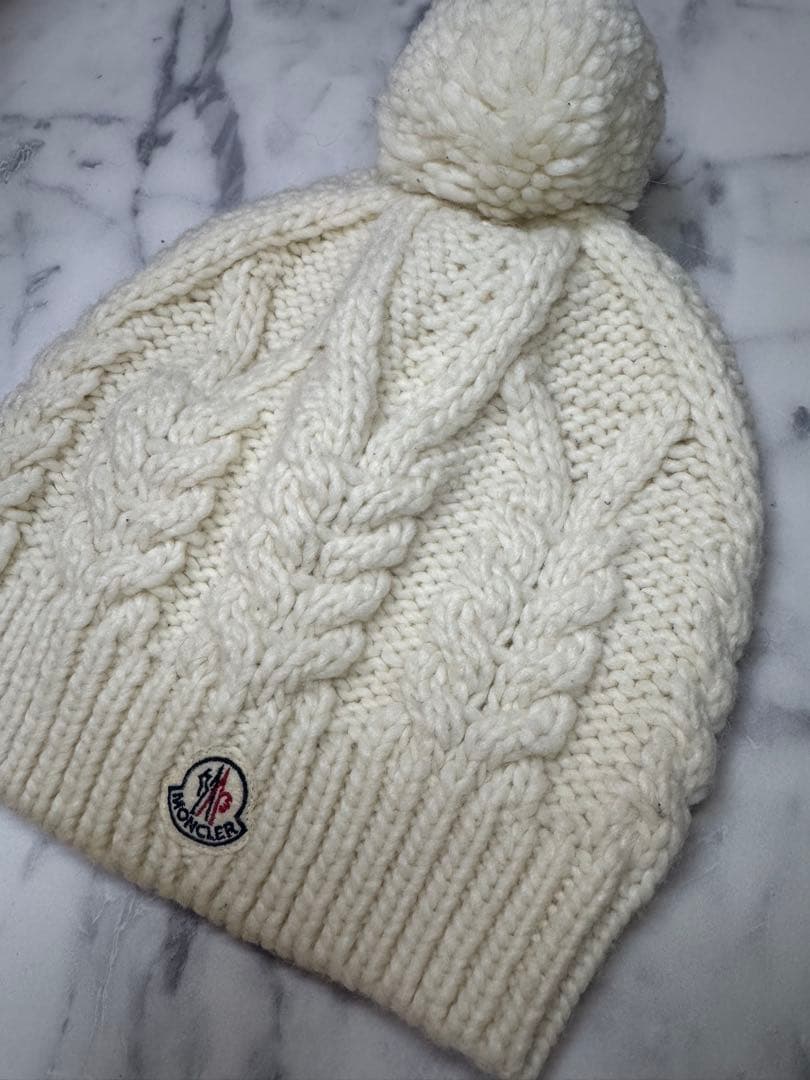 MONCLER ケーブル編み ニット帽 ポンポン付き