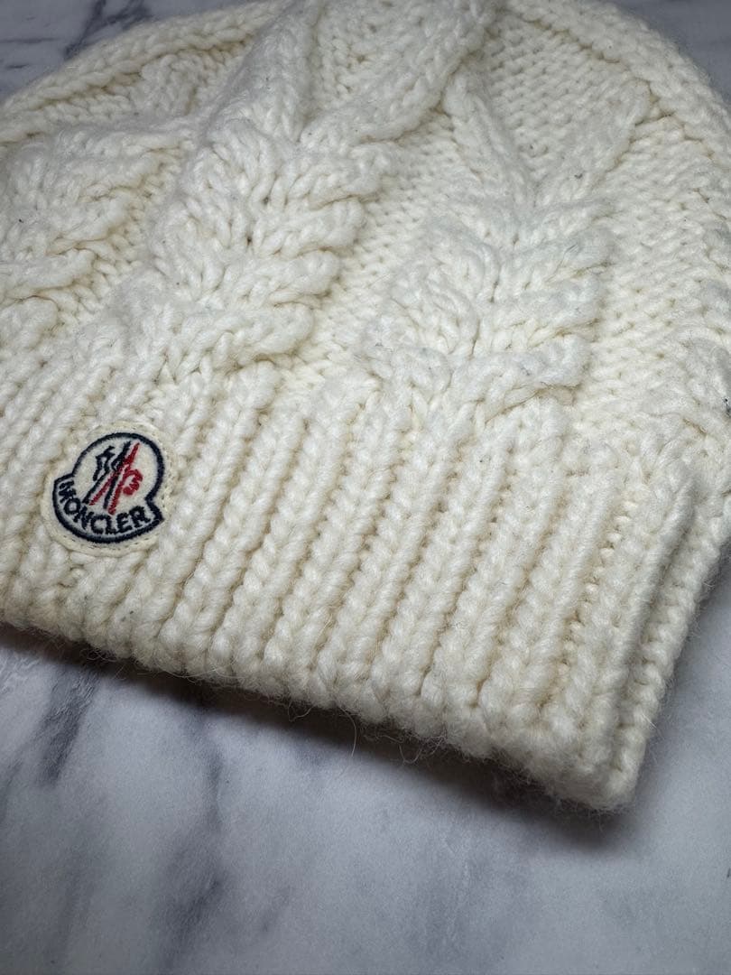 MONCLER ケーブル編み ニット帽 ポンポン付き