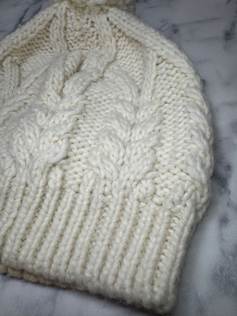 MONCLER ケーブル編み ニット帽 ポンポン付き