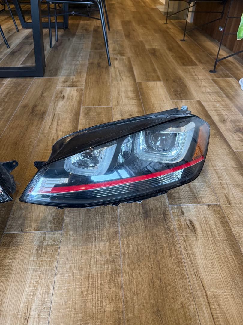 ゴルフ7 USヘッドライト　バラスト　バルブ付き　LED変換済み　クリア塗装済み