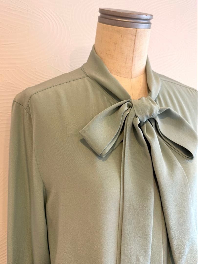 【専用】DES PRÉS シルク100% ブラウス　ボウタイ　リボン　サイズ36