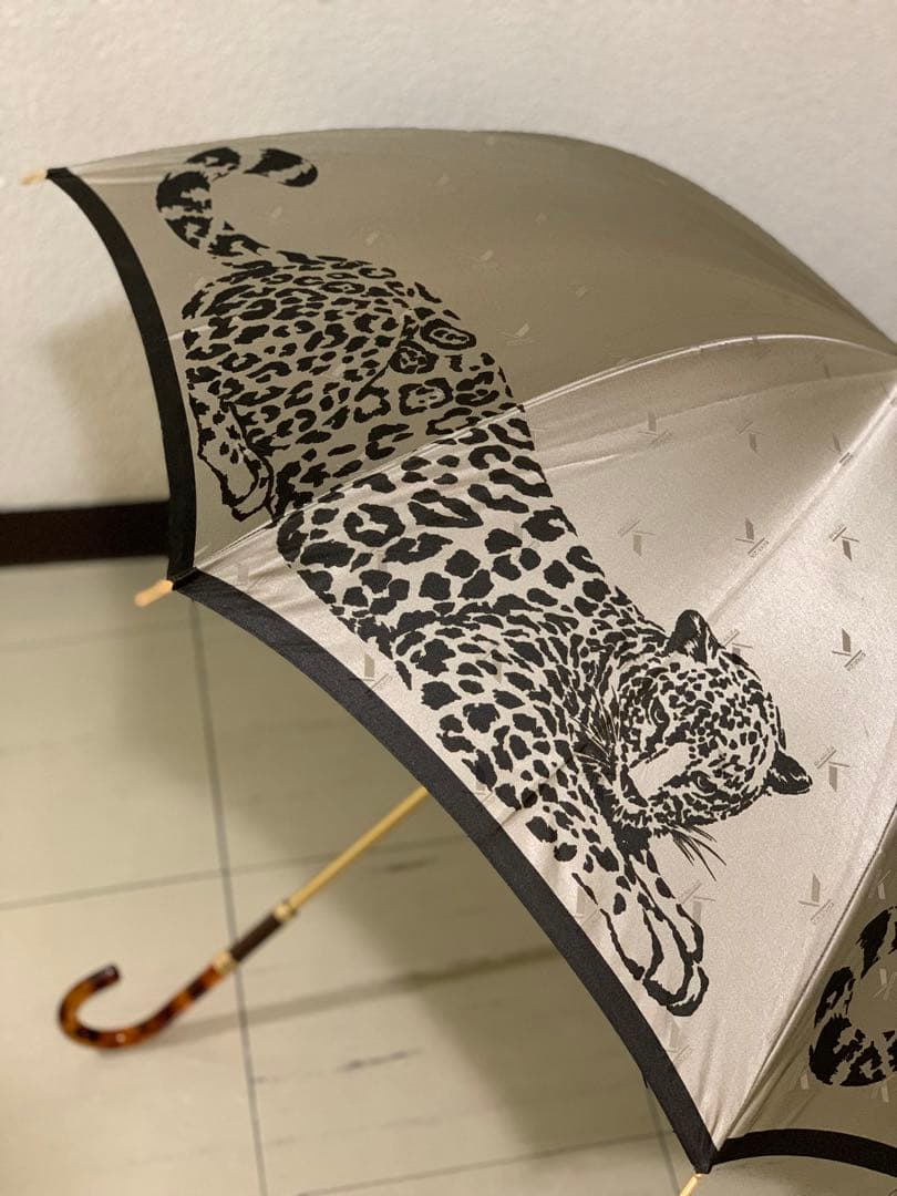KofKRIZIAヒョウ柄シルバーブラウン雨傘大判長傘オーロラ猫科豹柄ゴールド骨