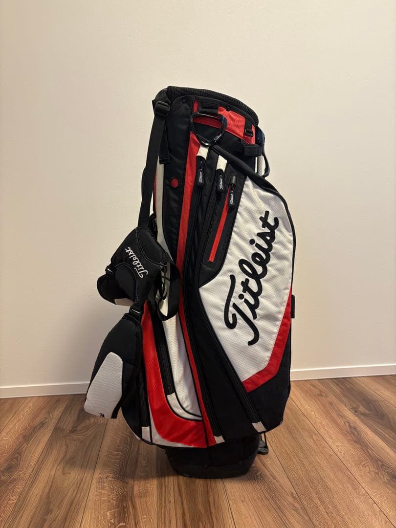 Titleist スタンドバッグ 黒/赤/白 軽量スタンドキャディバック