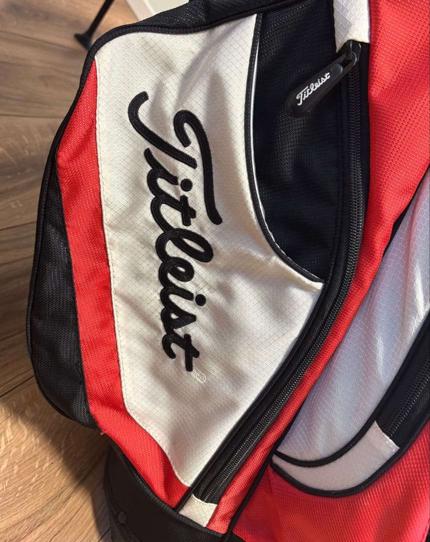 Titleist スタンドバッグ 黒/赤/白 軽量スタンドキャディバック