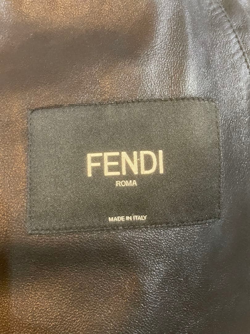 FENDI フード付きブラック　ラムレザージャケット