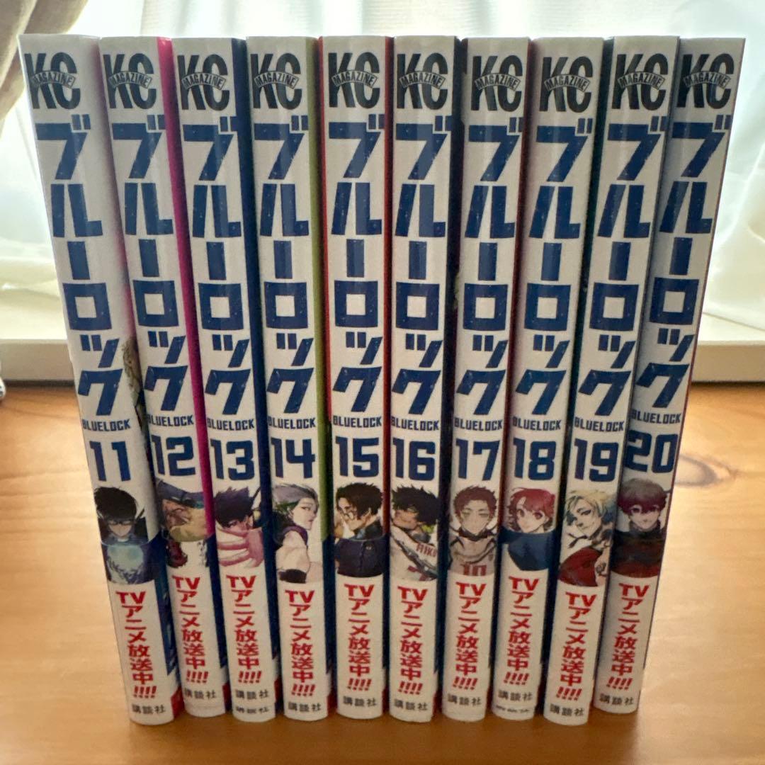 ブルーロック 1～33巻, エピソード凪1～6巻, キャラブック1冊, 小説2冊