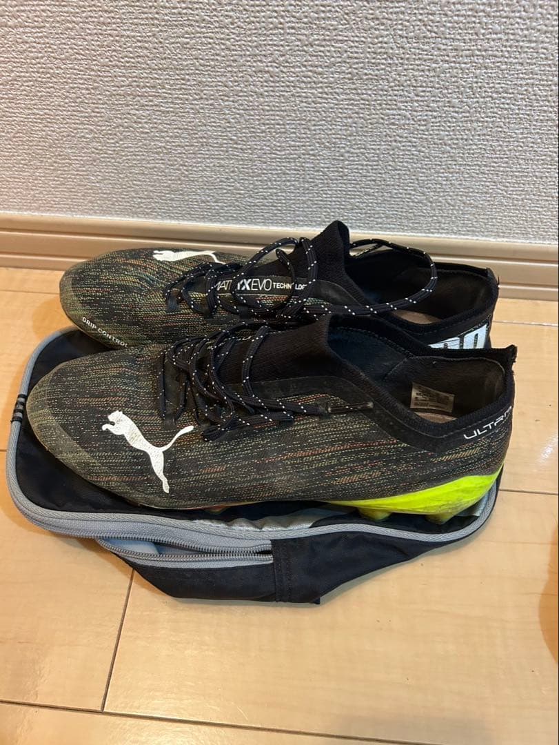 Puma Ultra サッカーシューズ ブラック/イエロー
