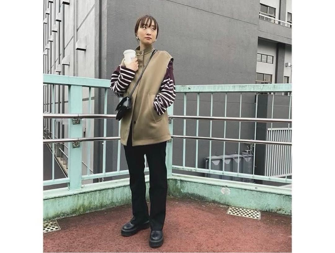 美品✦ฺships シップスwai+ ワイ／野尻美穂　ベスト　黒　人気色