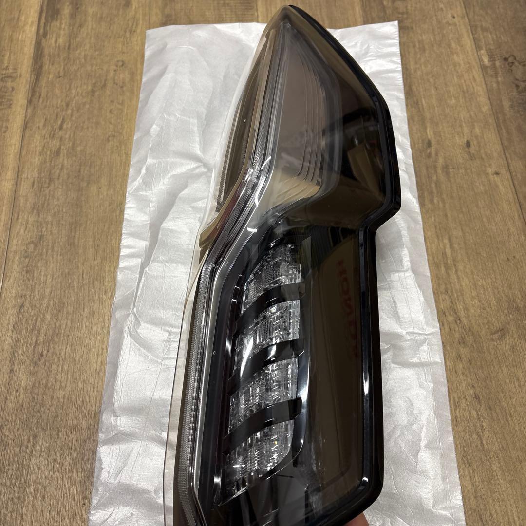 テールライト ホンダ　N BOX 6BA-JF3 33501-TTA-J01