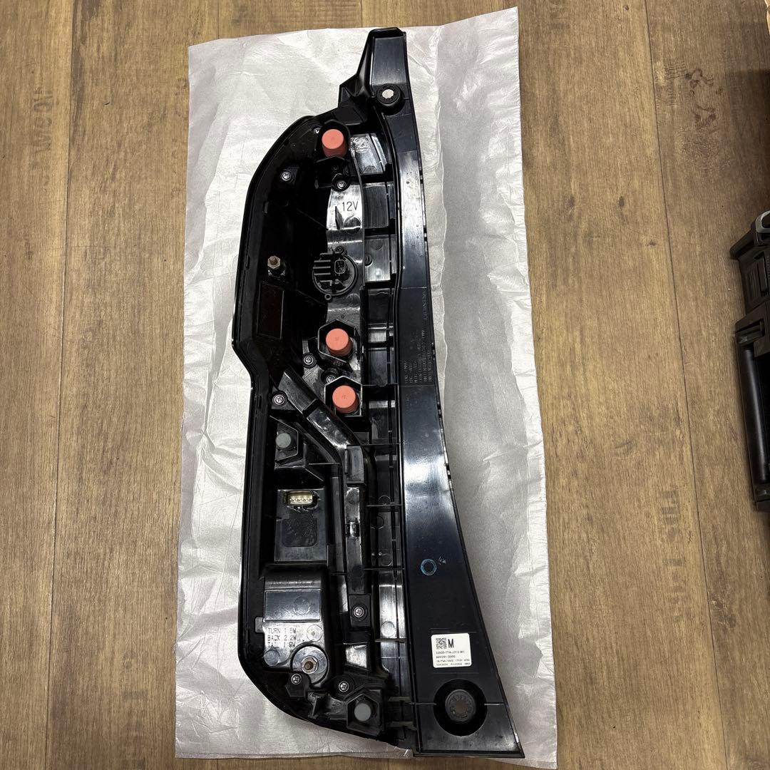 テールライト ホンダ　N BOX 6BA-JF3 33501-TTA-J01