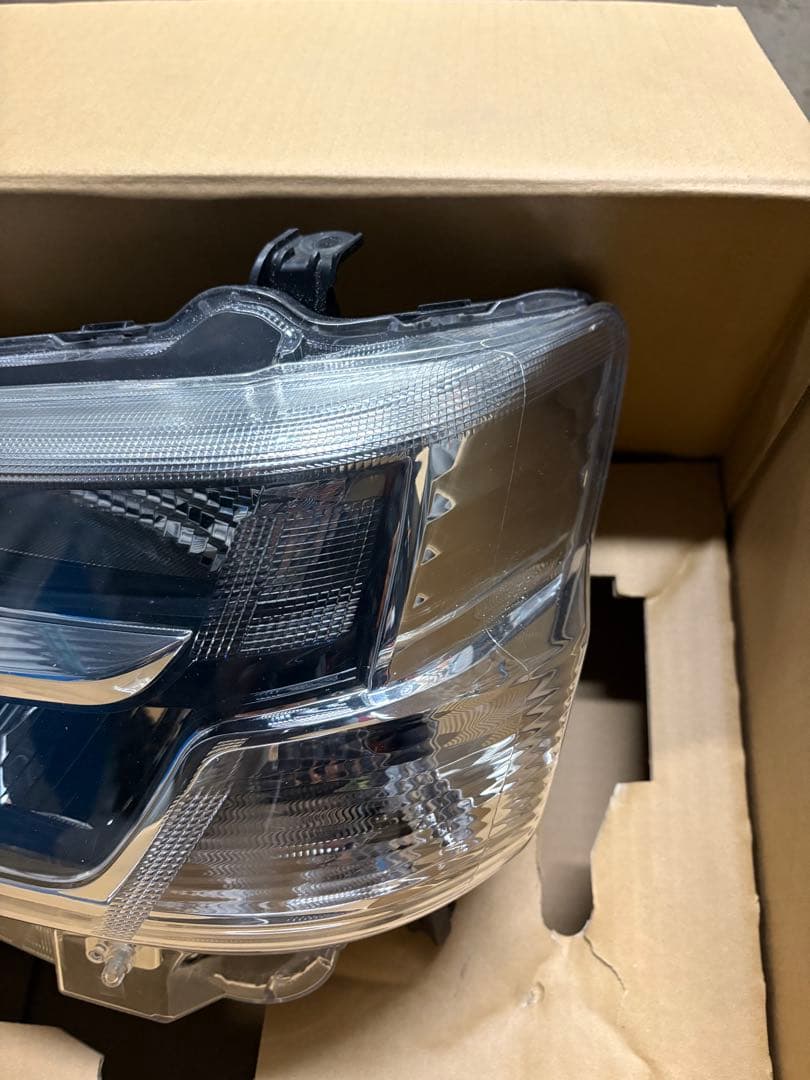 ハイゼットカーゴ左ヘッドライトLED