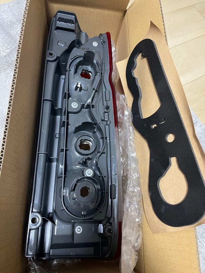 200系ハイエース　新品左テールランプ‼︎トヨタ純正品‼︎未使用品‼︎