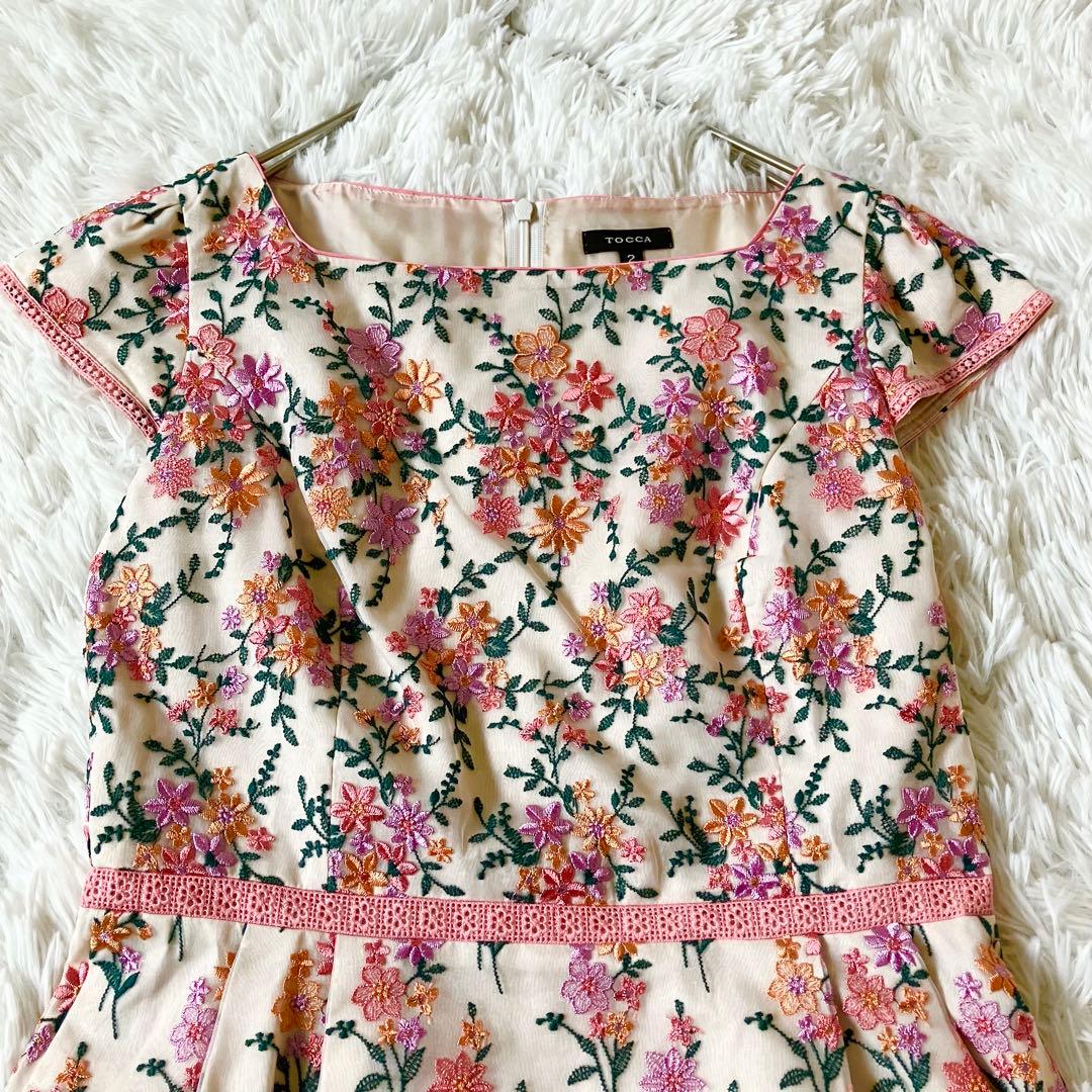 極美品✨トッカ　花柄　刺繍ワンピース サザンクロス　フレア　ピンクベージュ
