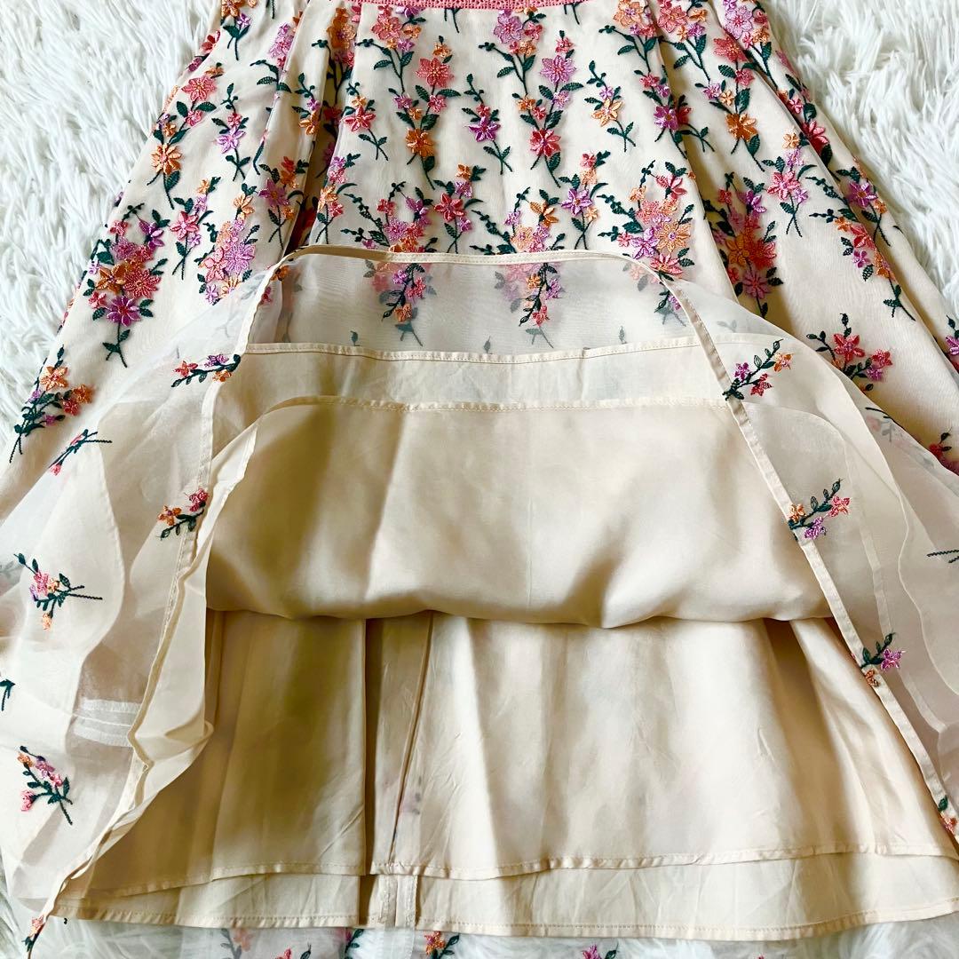 極美品✨トッカ　花柄　刺繍ワンピース サザンクロス　フレア　ピンクベージュ