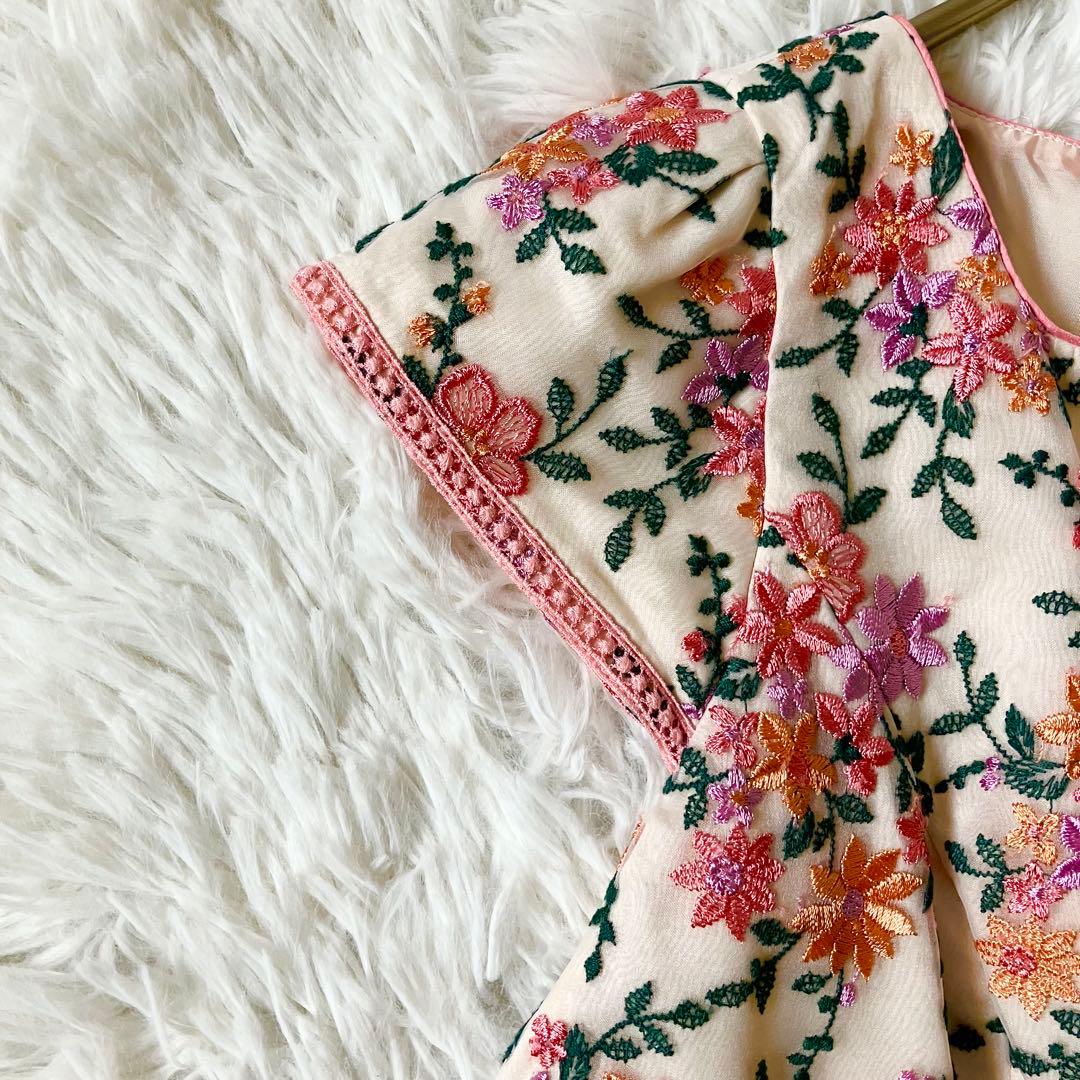 極美品✨トッカ　花柄　刺繍ワンピース サザンクロス　フレア　ピンクベージュ