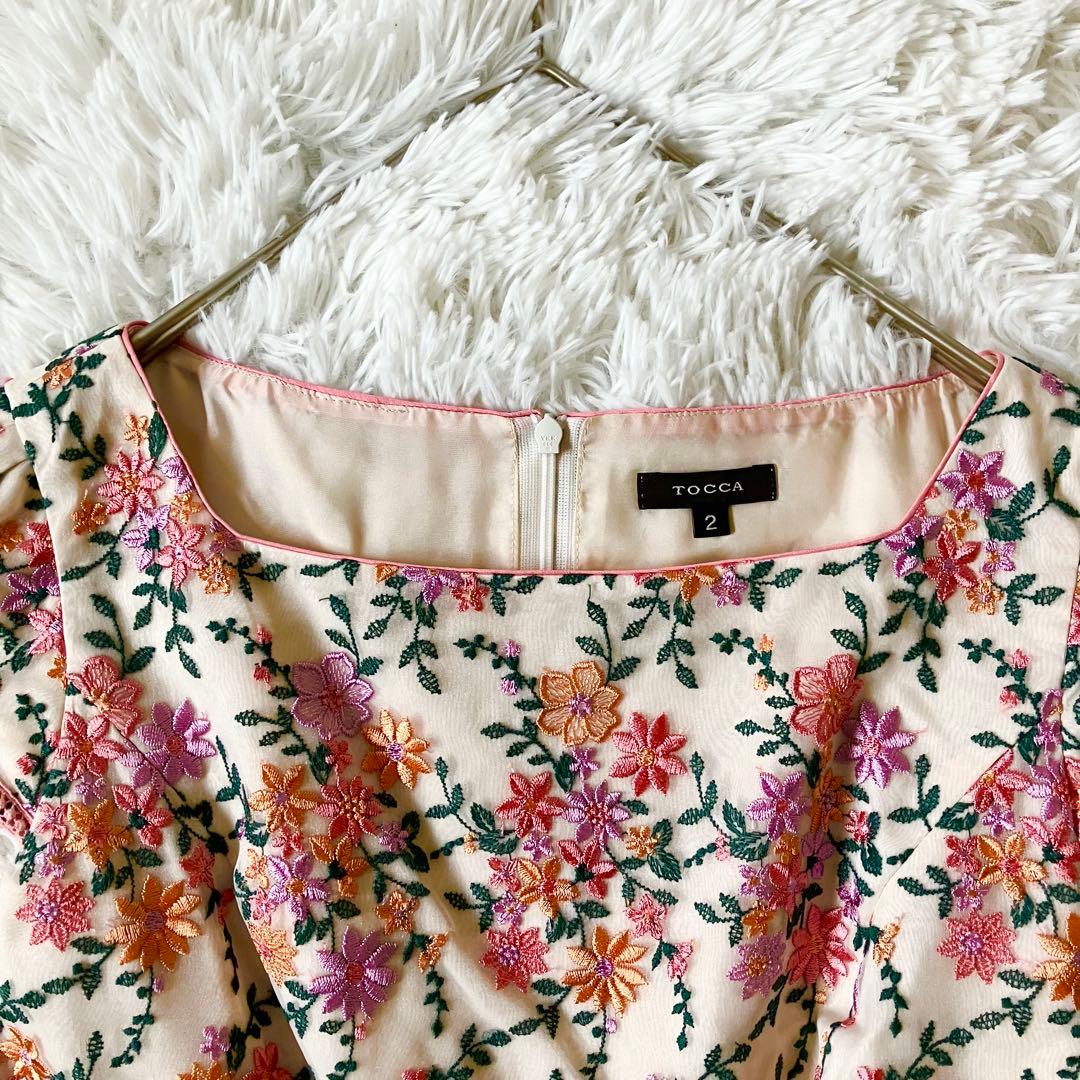 極美品✨トッカ　花柄　刺繍ワンピース サザンクロス　フレア　ピンクベージュ
