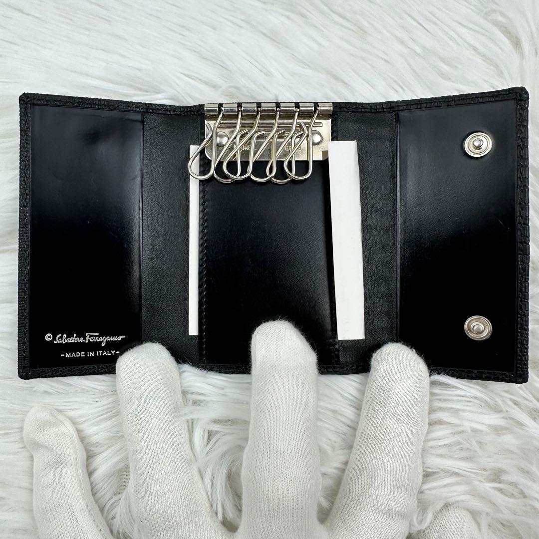 【極美品】Salvatore Ferragamo フェラガモ　6連キーケース