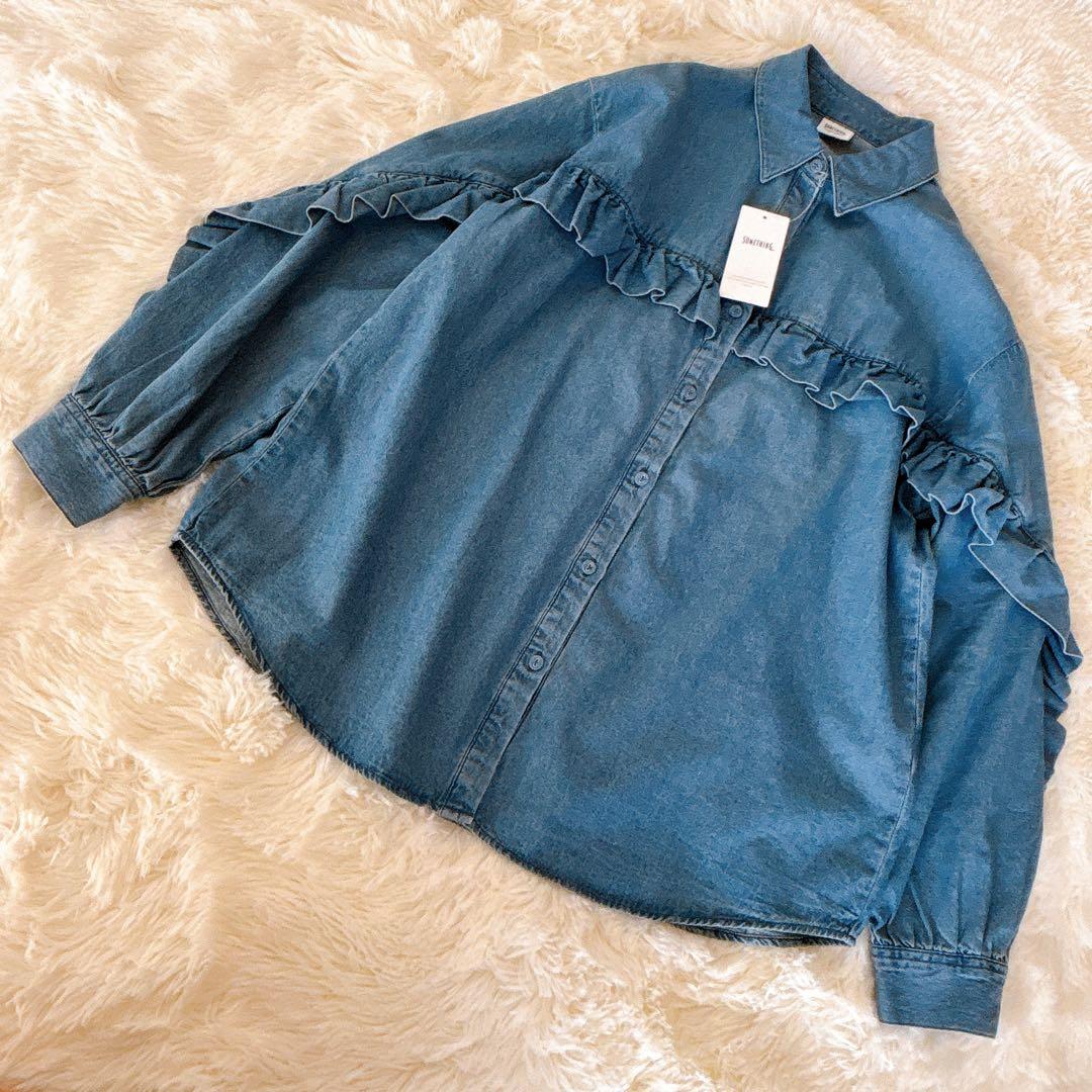 【新品】SOMETHING フリルスリーブデニムブラウス　インディゴブル