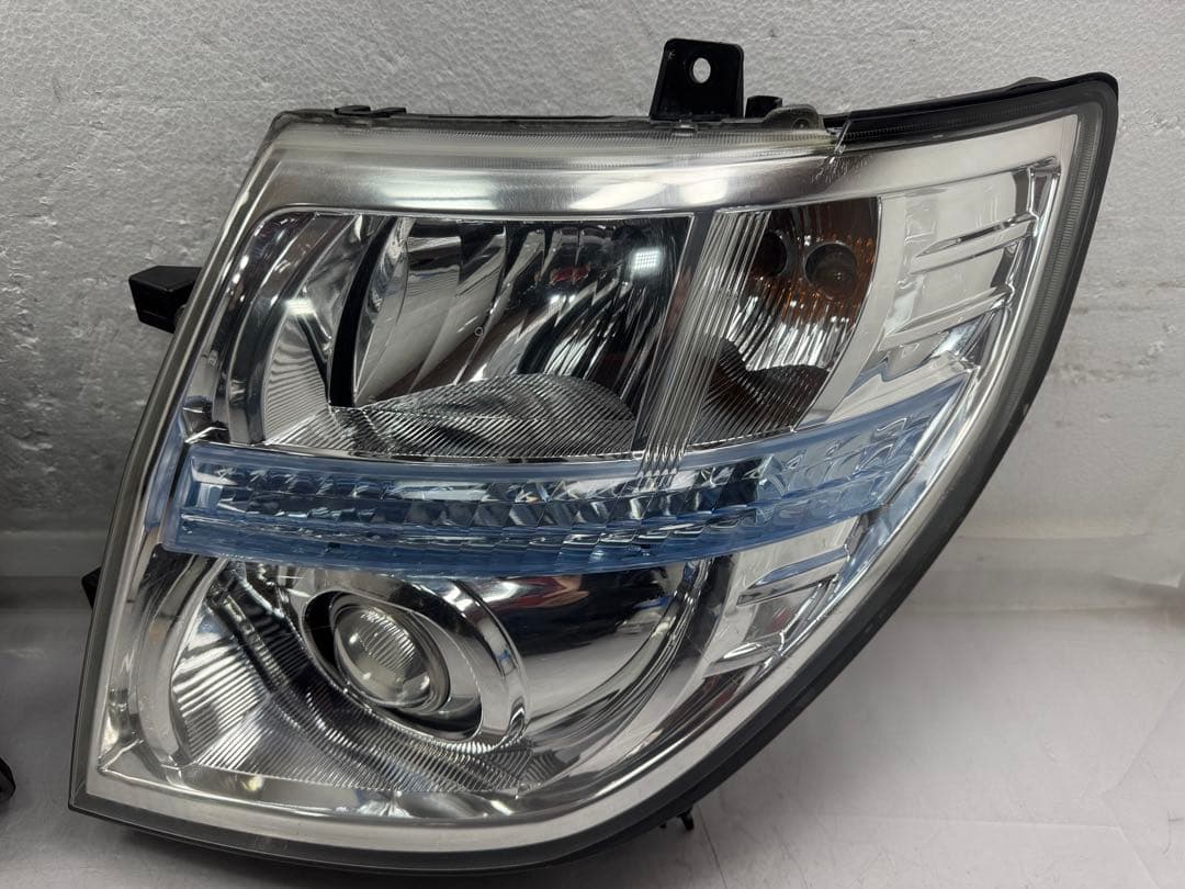 日産エルグランドE51 後期 HIDヘッドライ 左右セット 100-24852