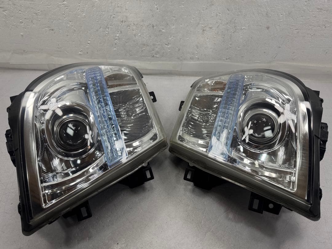 日産エルグランドE51 後期 HIDヘッドライ 左右セット 100-24852