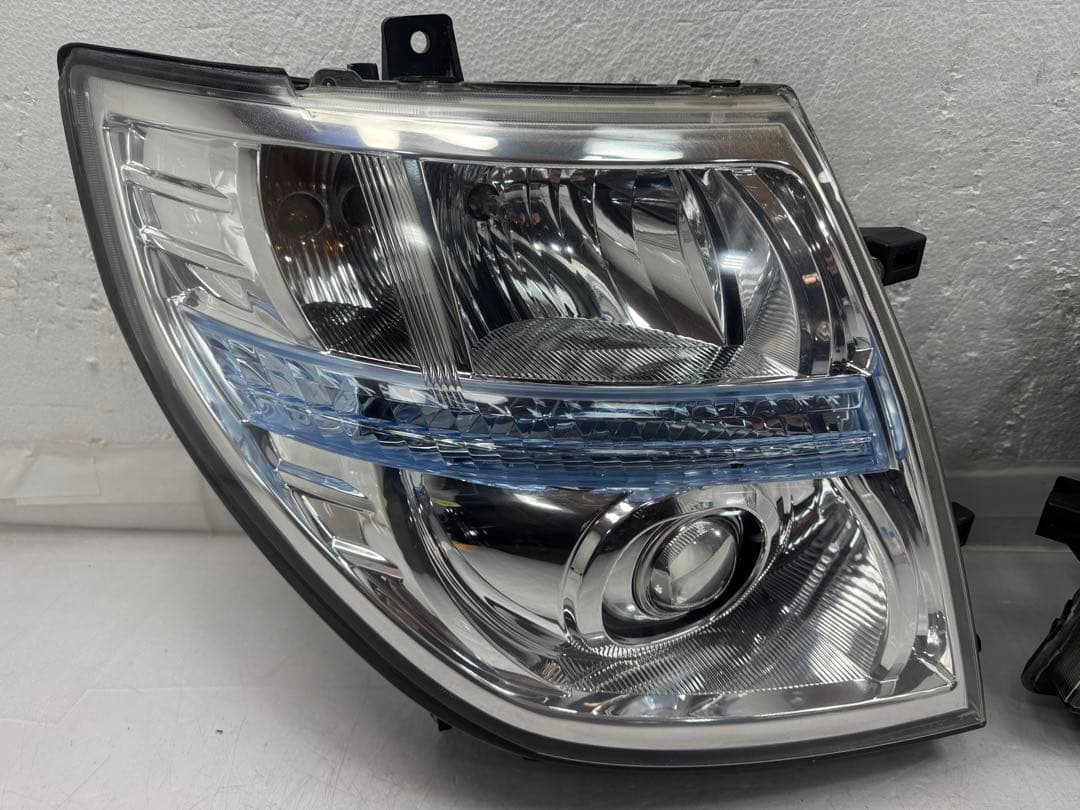日産エルグランドE51 後期 HIDヘッドライ 左右セット 100-24852