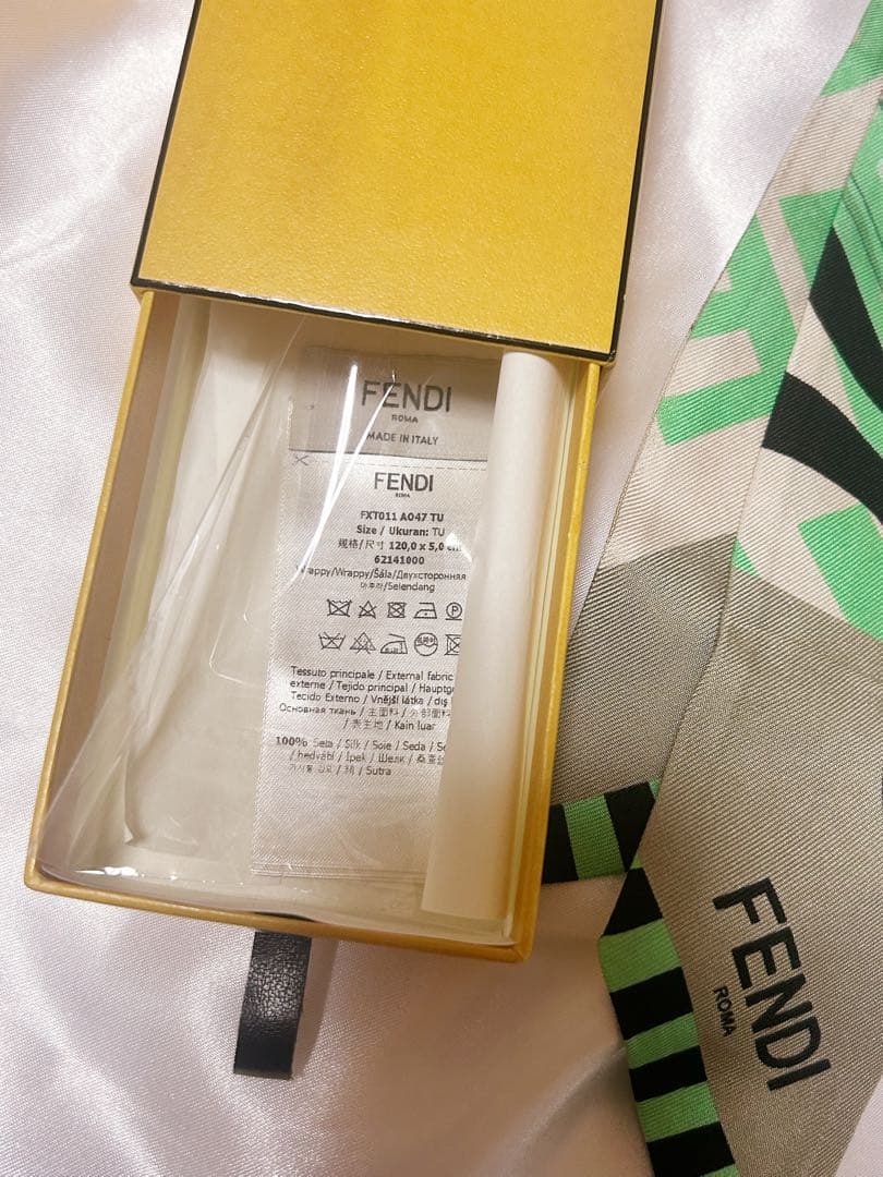 【美品】 FENDI フェンディ ラッピー スカーフ