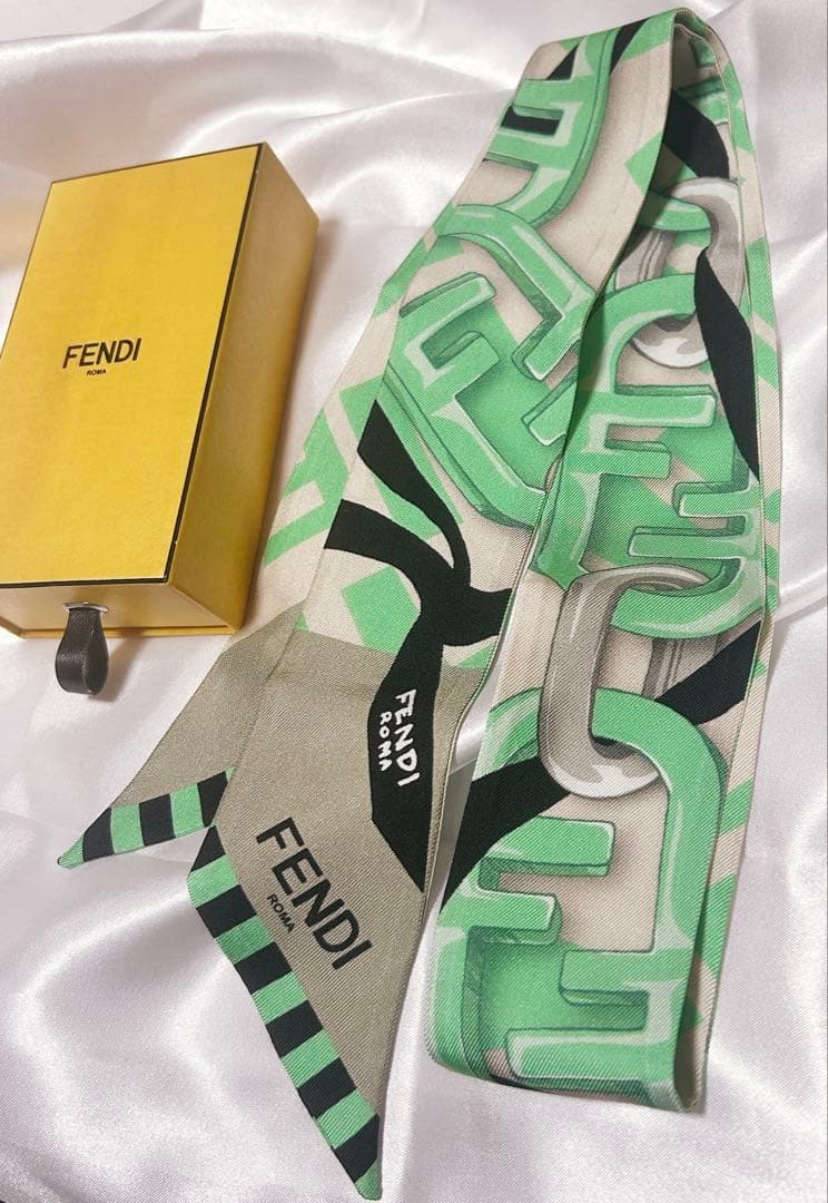 【美品】 FENDI フェンディ ラッピー スカーフ