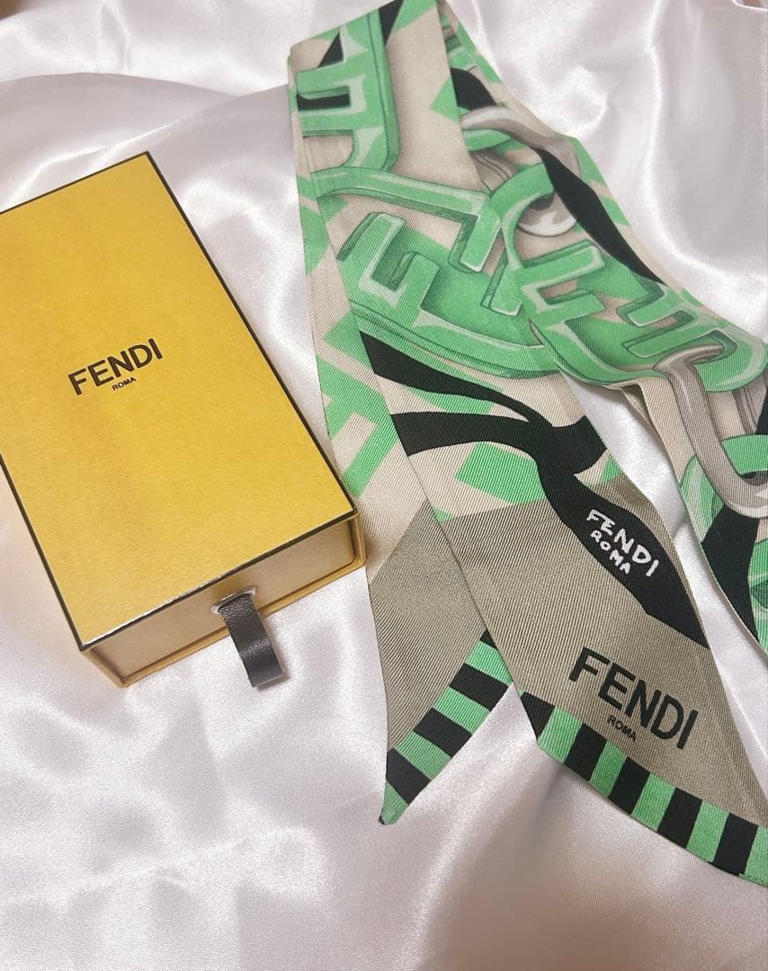 【美品】 FENDI フェンディ ラッピー スカーフ