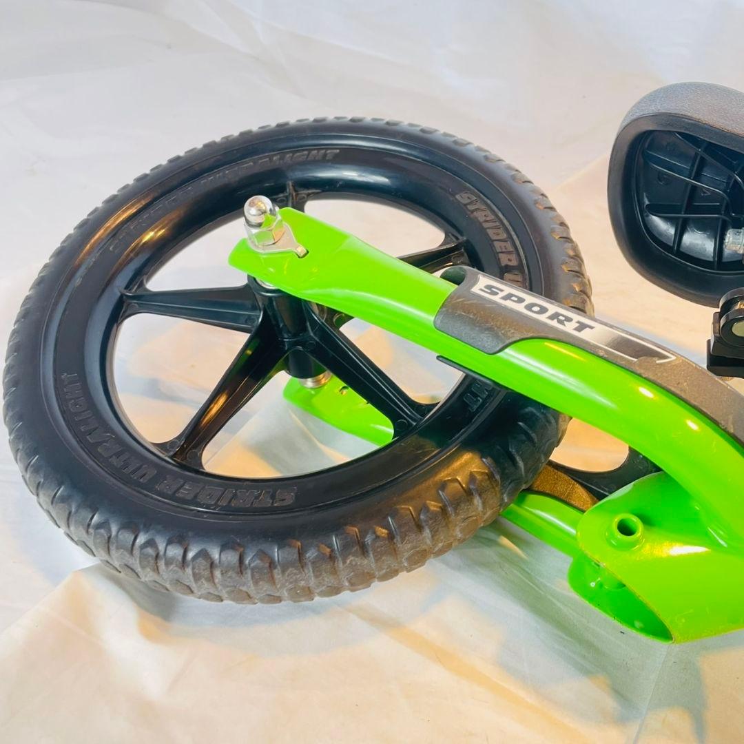 STRIDER スポーツモデルグリーン 12インチ　キックスタンド使用